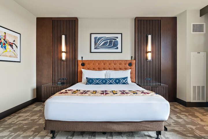 Room 13 of 27