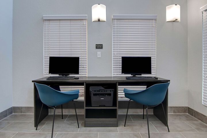 Business Center 36 of 37