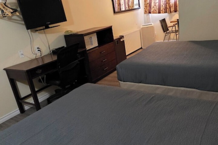 Parkway Motel & European Lodges