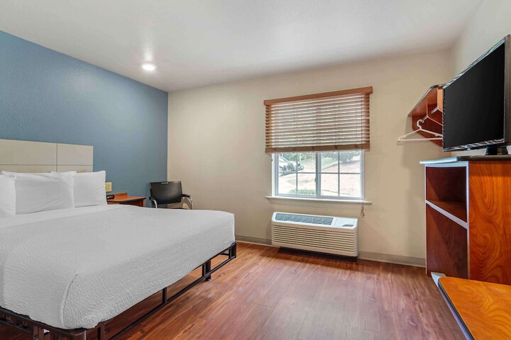 Room 13 of 33