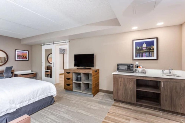Room 42 of 71
