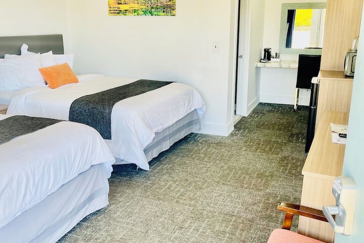 Blue Sage Inn & Suites
