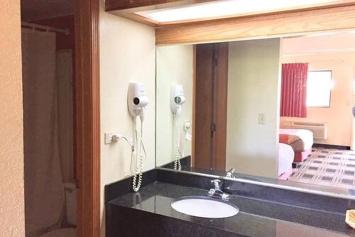 Room 16 of 17