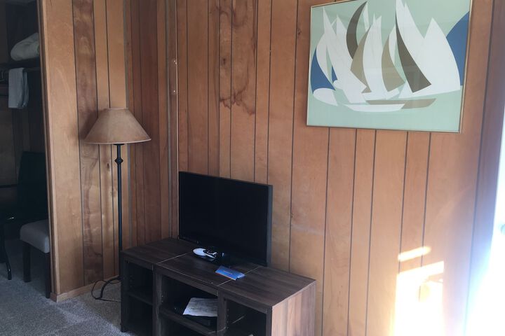 Room 6 of 11
