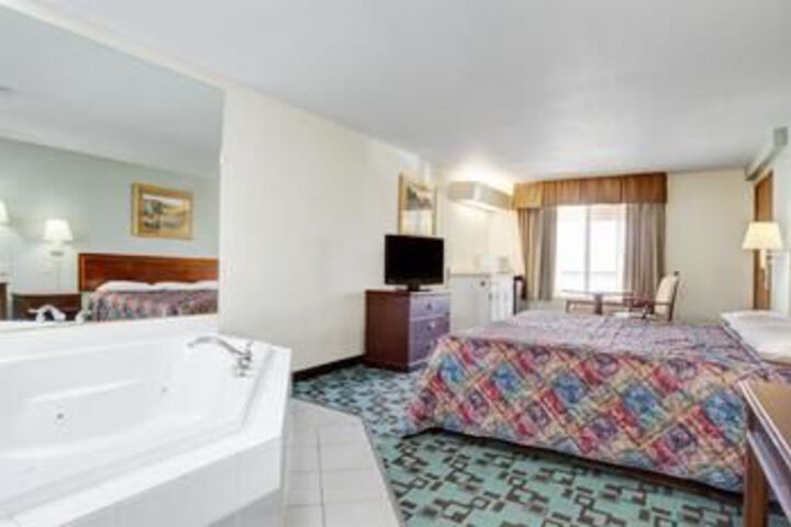 Super 8 by Wyndham Creswell / South Eugene