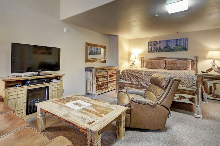 Eagle Fire Lodge & Cabins