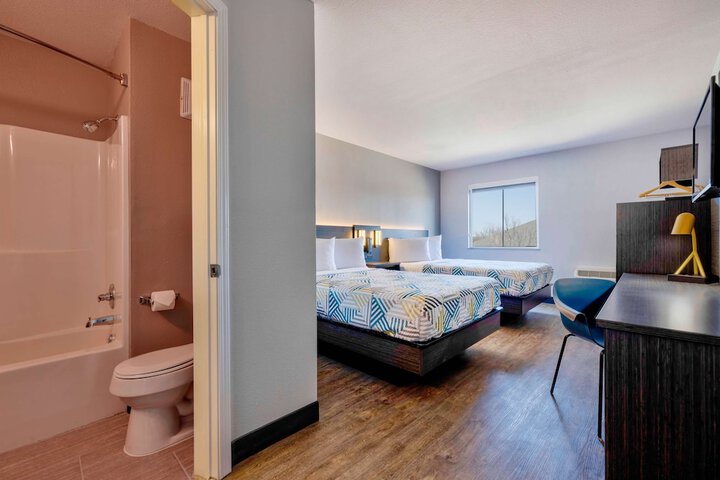 Room 11 of 25