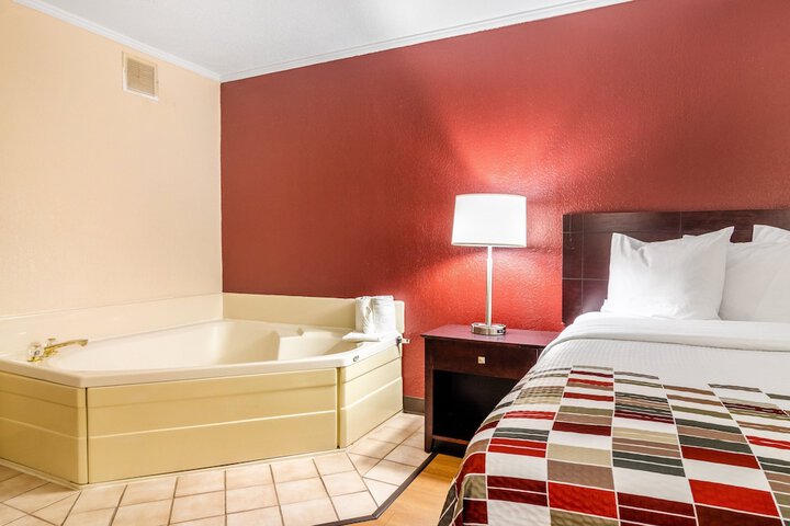 Room 9 of 28