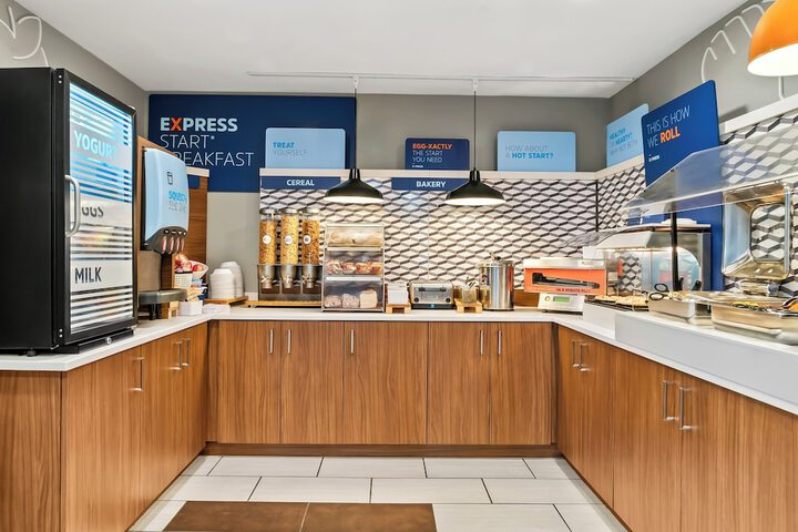 Holiday Inn Express & Suites Marion by IHG
