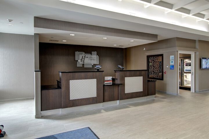 Holiday Inn Express Fargo SW - I-94 Medical Center by IHG