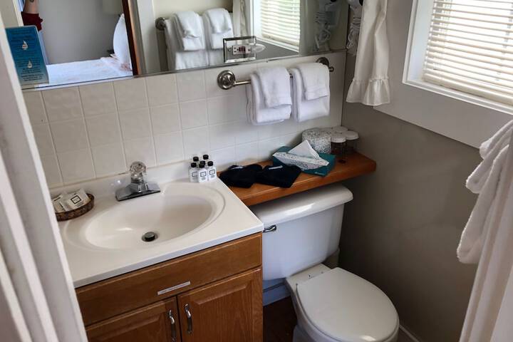 Room 6 of 77