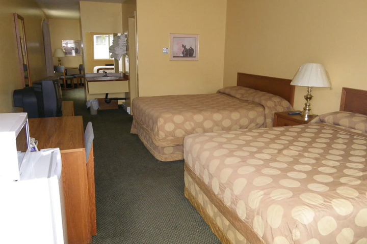 SELKIRK INN