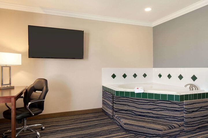 Room 15 of 24