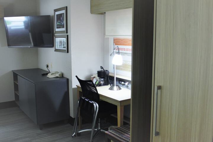 Country Inn & Suites by Radisson Monterey Beachfront-Marina, CA
