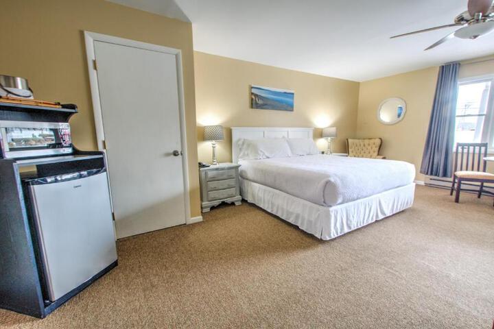 East Shore Lodging