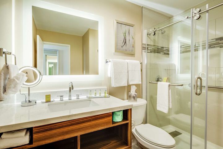 DoubleTree by Hilton Huntington