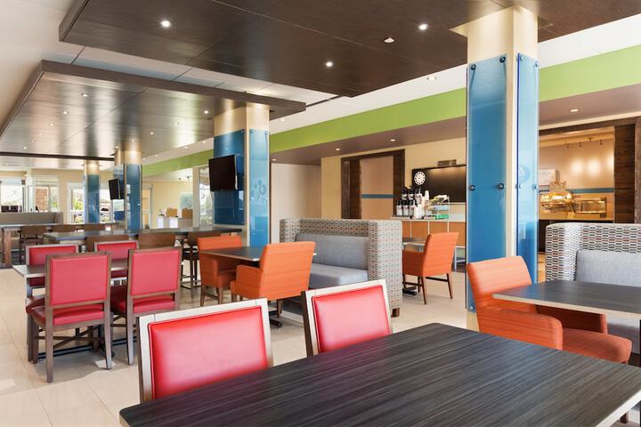 Holiday Inn Express & Suites Edinburg-McAllen Area by IHG