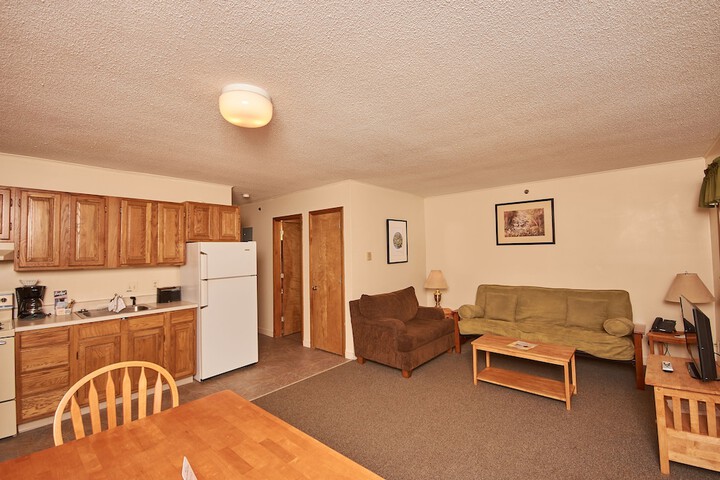 Room 11 of 28