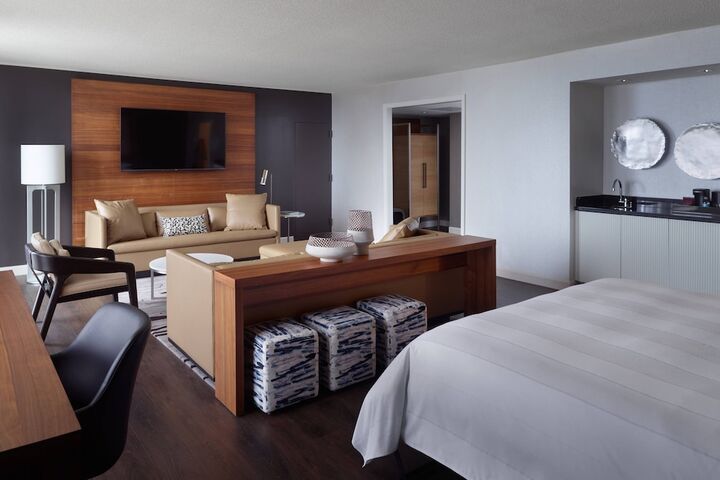 Room 58 of 166