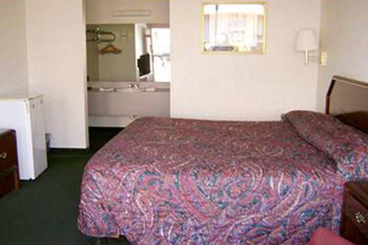 Relax Inn & Suites