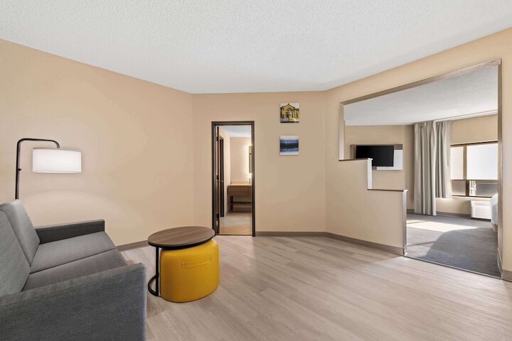 Room 9 of 28