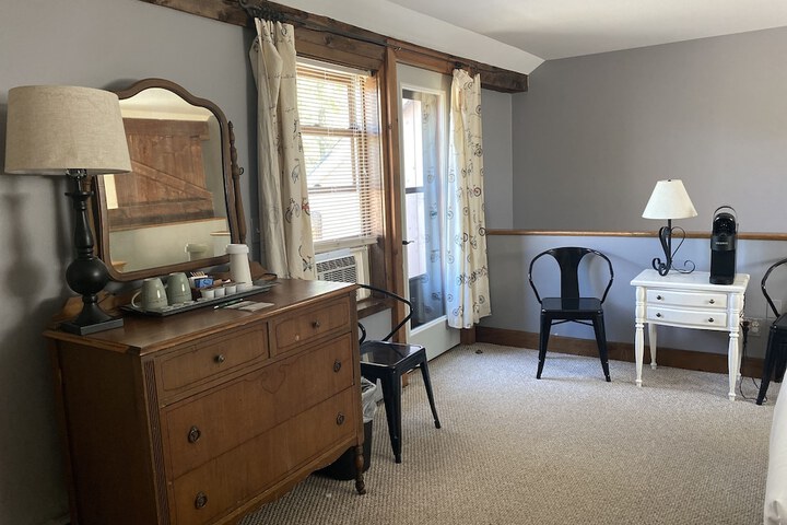 Room 220 of 294