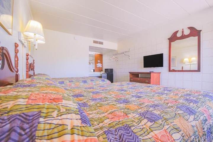 Room 12 of 28