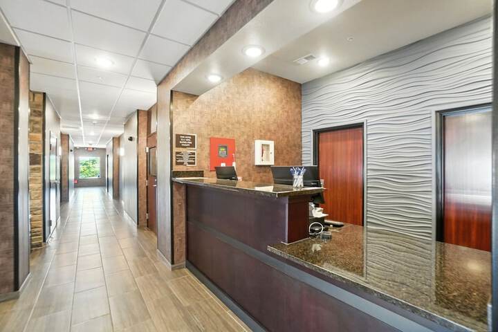 Cobblestone Hotel & Suites-Bellefontaine