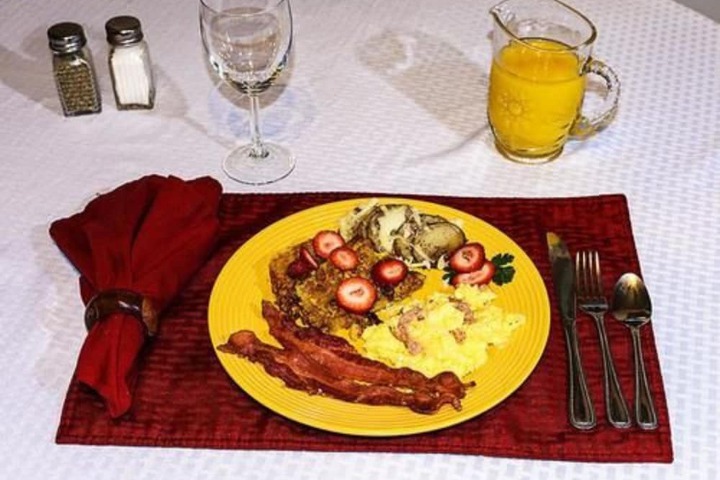 Dining 36 of 40