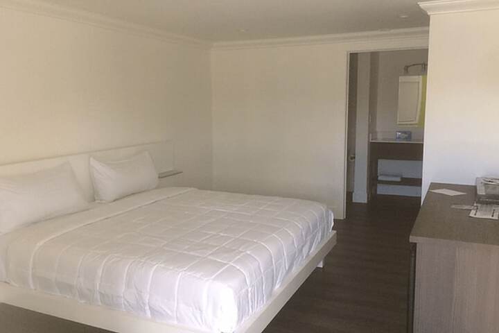 Room 12 of 32