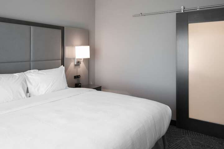 Room 28 of 48