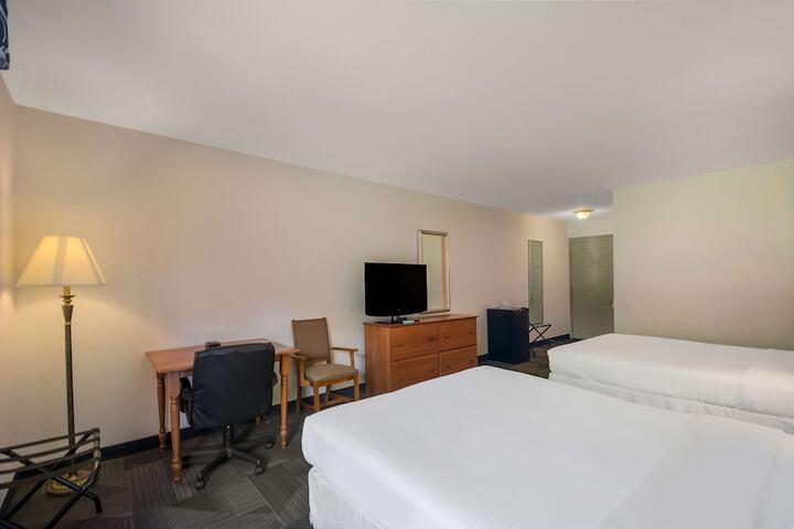 Room 13 of 37