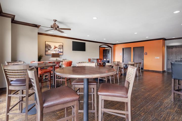 Best Western Plus Cimarron Hotel & Suites
