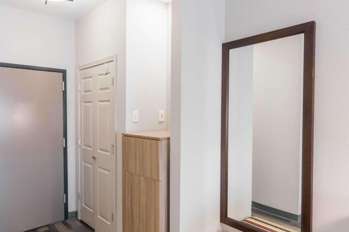 Room 10 of 14