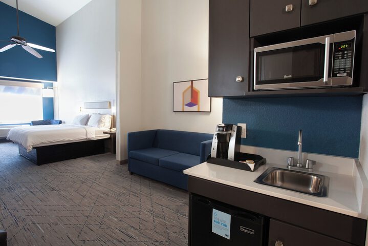 Holiday Inn Express & Suites Logan by IHG