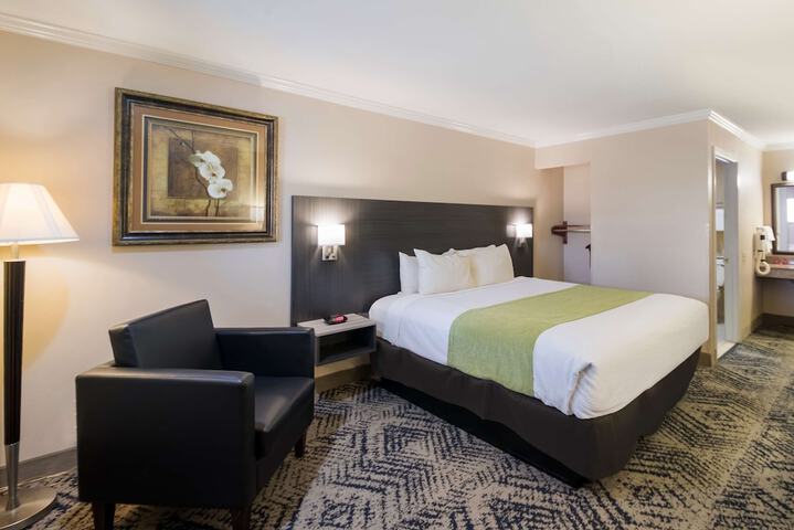 Room 8 of 30