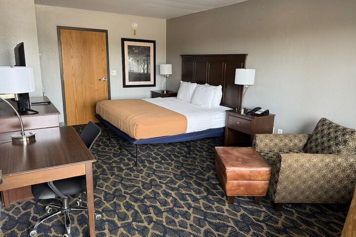 Greenlight Inn & Suites