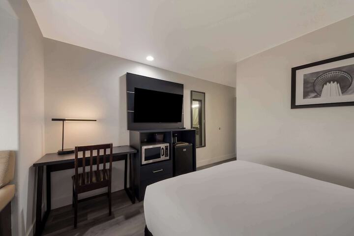 Room 28 of 33