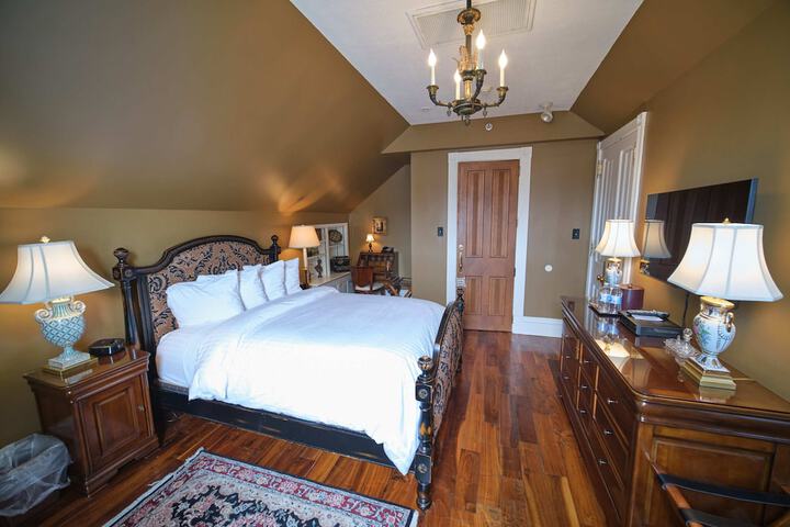 Room 15 of 76