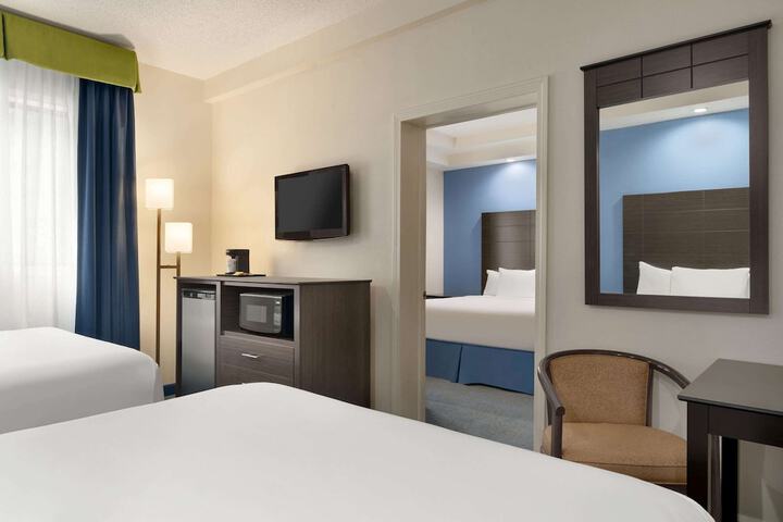 Room 12 of 34