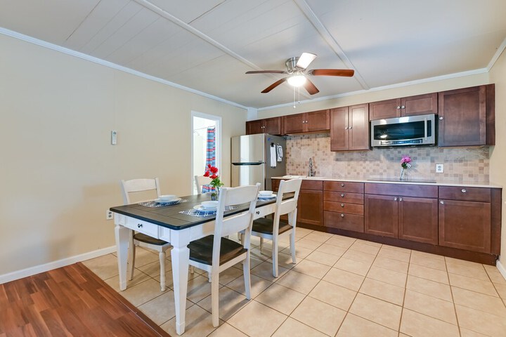 Riverfront Edenton Condo w / Porch & Boat Ramp!