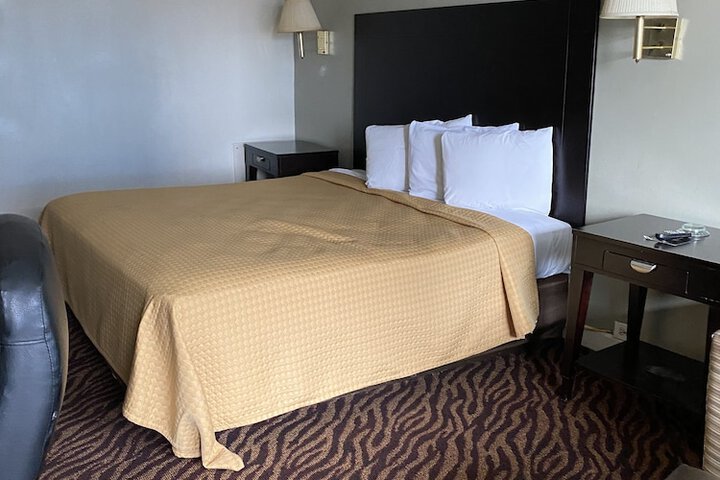 Room 13 of 37