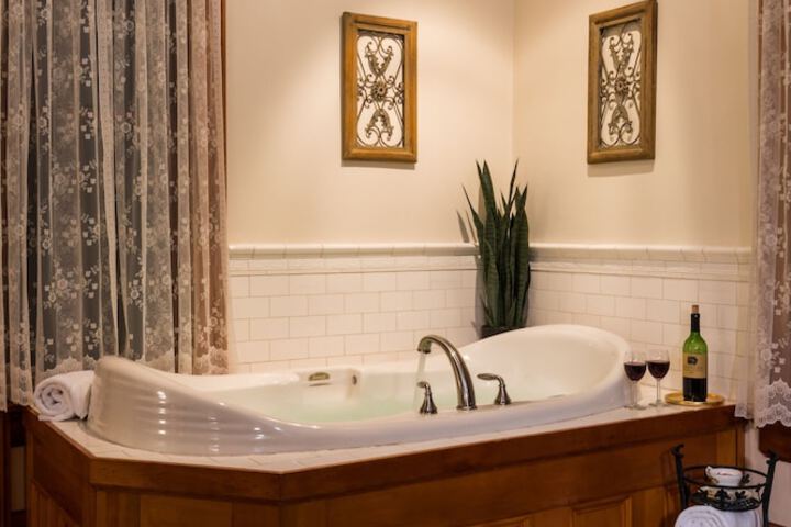 Honeybee Inn Bed & Breakfast