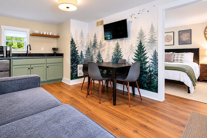 The Aurora Inn & Cottages