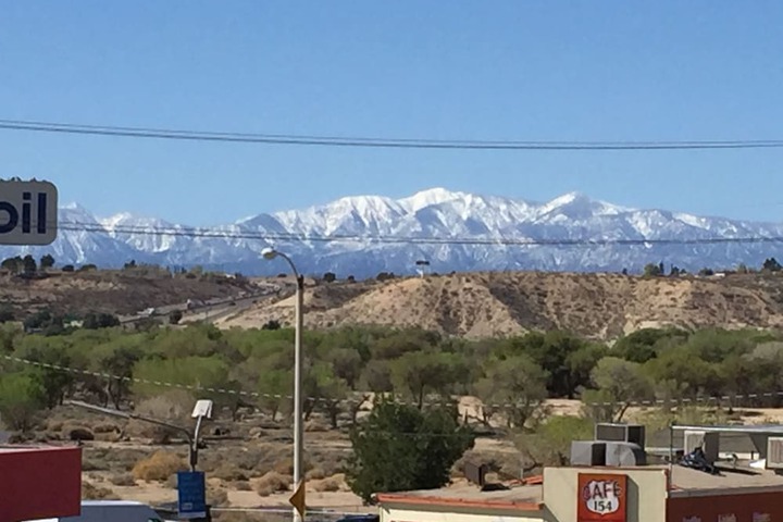 Hilltop Inn & Suites