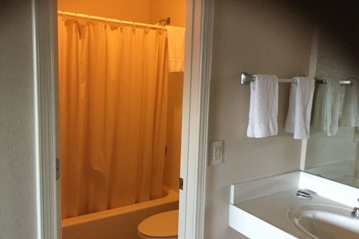 Room 8 of 11