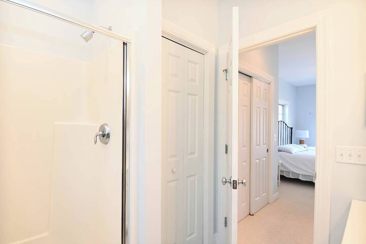 Stunning 5 Bdr Walk to York Harbor Beach!