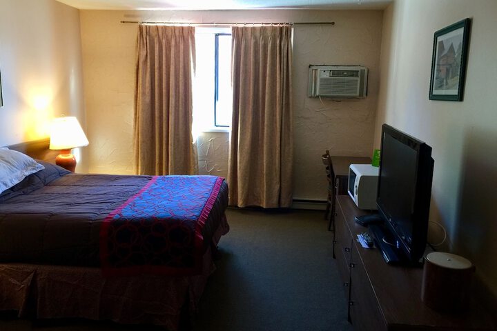 Room 25 of 38