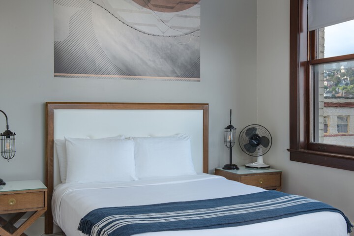 Commodore Hotel