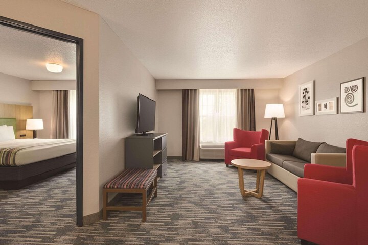 Country Inn & Suites by Radisson Pella, IA